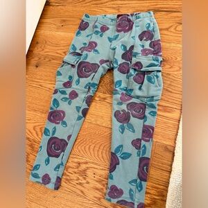 Tea Collection kids' floral cargo pants in green and pink Size 6